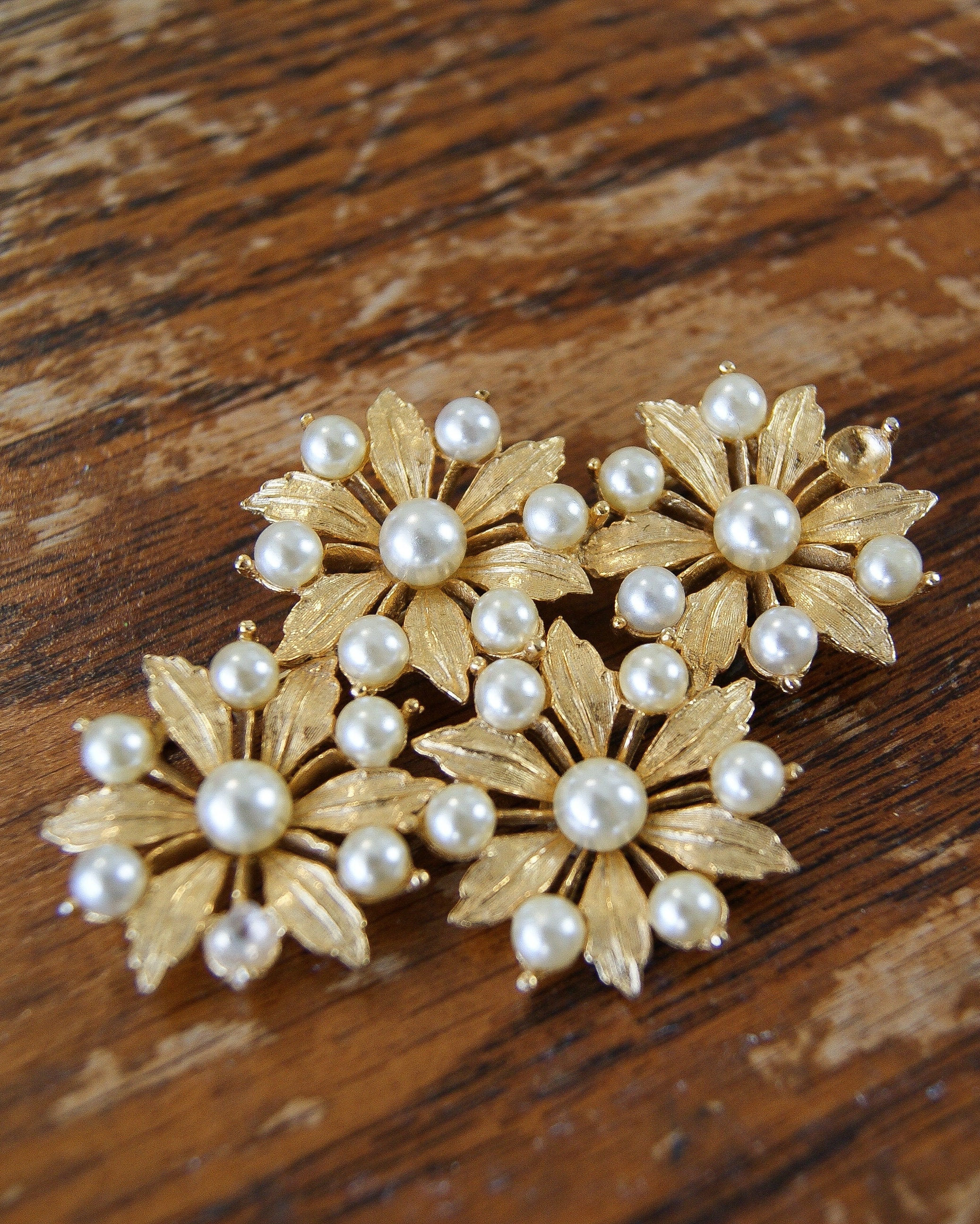 Vintage Gold Tone Pearl Brooch / Pearl Brooch Pin / Costume Pearl