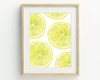 Puede incluir: Una impresión enmarcada con una pintura de acuarela de rodajas de limón amarillo sobre un fondo blanco.