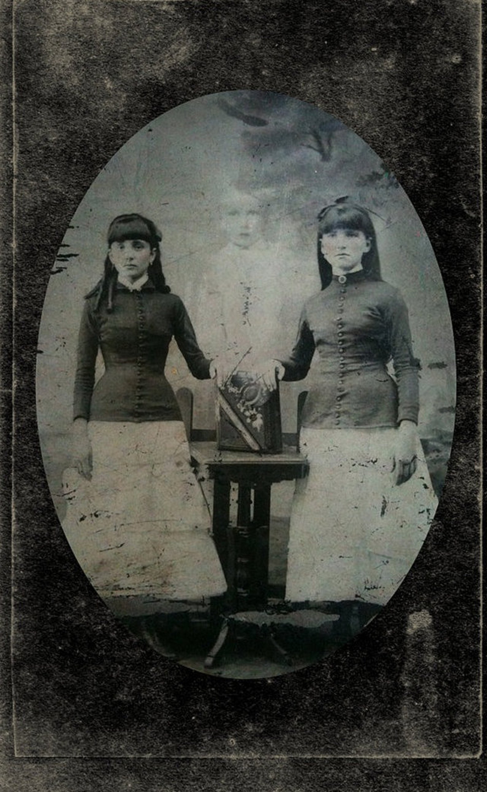 Призраки на старых фотографиях