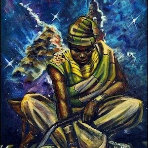 Puede incluir: Una pintura de una persona vestida con un atuendo verde y amarillo, sentada en una plataforma con un objeto circular frente a ella. El fondo es azul oscuro con estrellas blancas y nubes arremolinadas.