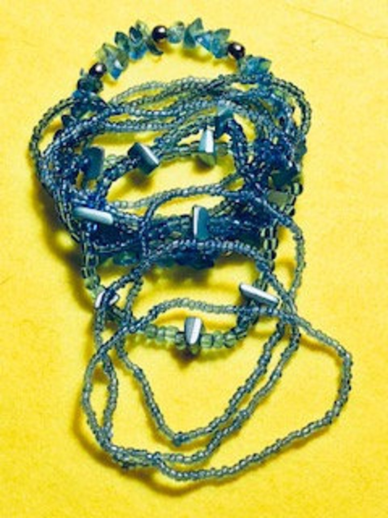 11 AQUAMARINE BEAD BRACELETS 3-3 34 Round on Elastic String Free S H to U S#VB107