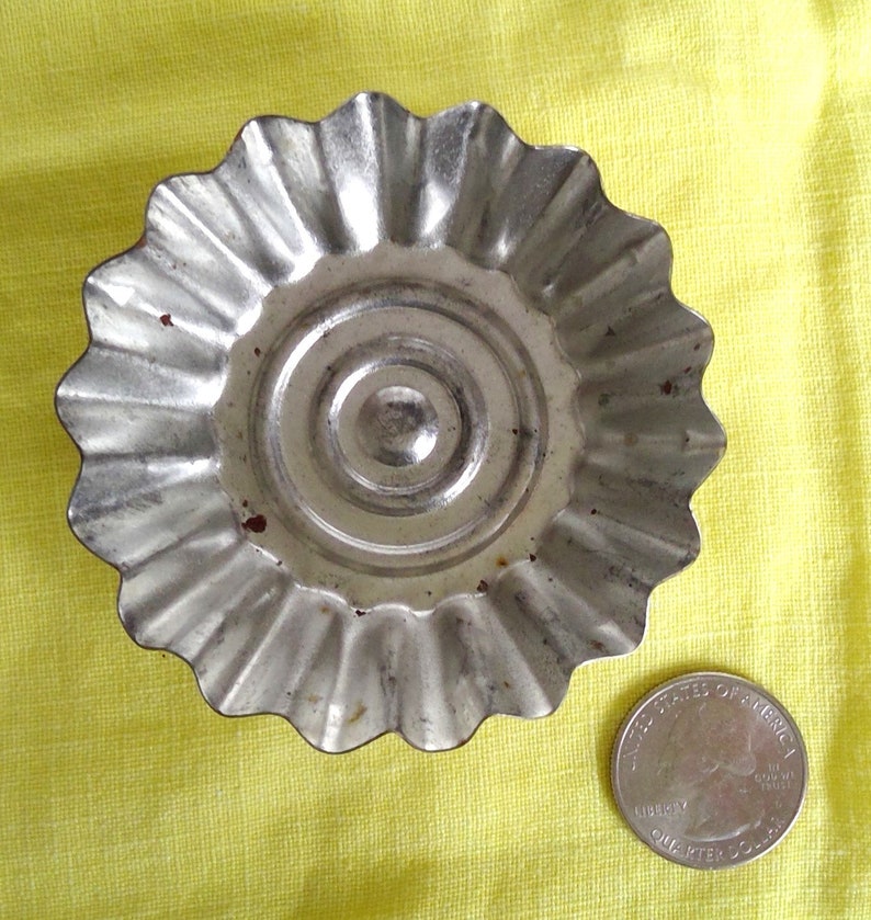 Five Vintage Mini Tart Tins, Sandbakkelse Tins, Tartes, Brioche Tins