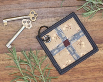 Ręcznie robiony brelok do kluczy z patchworku, tkanina William Morris