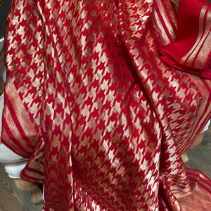 100% handwoven cutwork technique woven Banarasi silk saree, red Banarasi, sarees online, Indian sarees in USA, bridal saree, trendy Banarasi