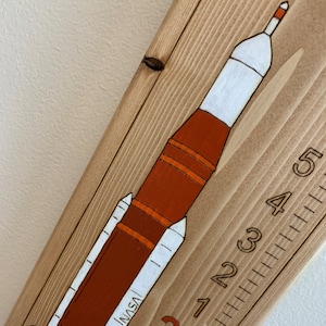 Gráfico de crecimiento del espacio de madera/Palo de medición personalizado/Regla gigante/Tabla de crecimiento familiar/Tabla de altura del bebé/Decoración de la guardería/Tabla de crecimiento del niño