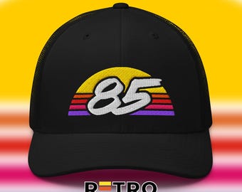 85 – 1985 Retro Sunset Trucker Hat – Verjaardagscadeau voor hem of haar