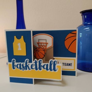 Cumpleaños de baloncesto azul y dorado.