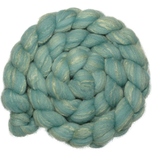 100 g  Polwarth / Tussah Seide 50/50 , Blend  handgefärbter Roving Kammzug, Blau Grünblau Mint , semisolid.     195 eur/kg