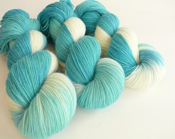 100g in /%: 75 wool 25 polyamide dyed on lemon trekking, 10,00 Euro 100g Hand dyed sock yarn
