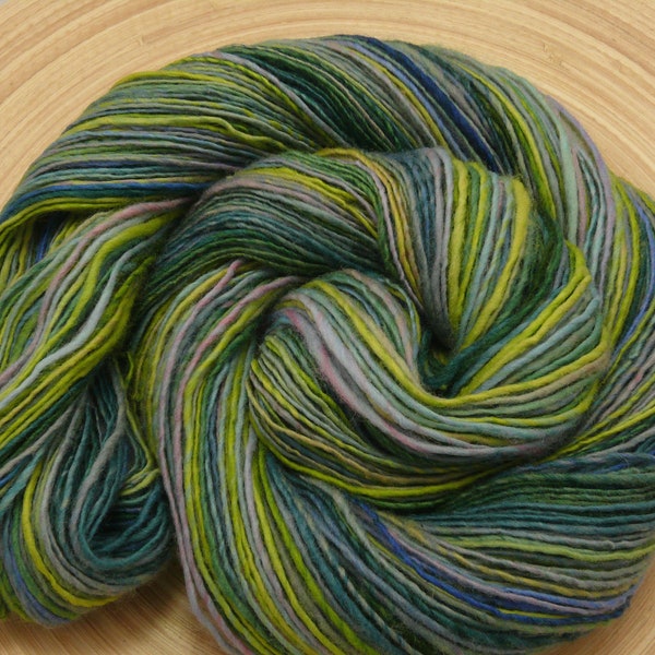 ca.330m/100g handgesponnenes Garn aus Polwarth Wolle, Artyarn, Single plyed    (270eur /kg)