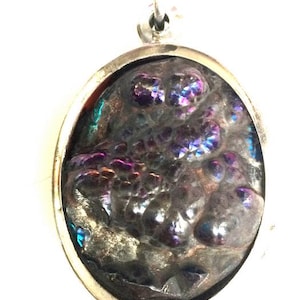 Rzadki tęczowy 7-kolorowy magiczny wisiorek Leklai z góry Umm-klum / Potężny naturalny kamień / Święty tajski amulet / Talizman szczęścia / Prezent