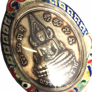 Phra Buddha Chinnarat Amulet: Thai Buddhist Good Luck Charm