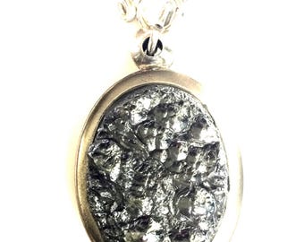 ウムクルム山産の大きな虹色のレクライ石の魔法のペンダント / 強力な