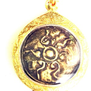 Rare Old Rian Lor Jaknarai-Pijor Garuda Pendant / Powerful Good Luck Charm and Wealth Talisman / Blessed Sacred Thai Buddhist Amulet / Gifts