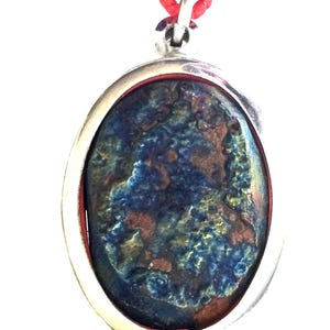 Tak rzadki tęczowy 7-kolorowy magiczny wisiorek Leklai z góry Ummklumm / naturalny kamień, potężny tajski amulet / potężny naszyjnik na szczęście