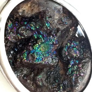 Ciondolo in metallo Leklai magico arcobaleno a 7 colori dalla montagna Umklum, amuleto protettivo in pietra naturale, talismano portafortuna e ciondolo per protezione