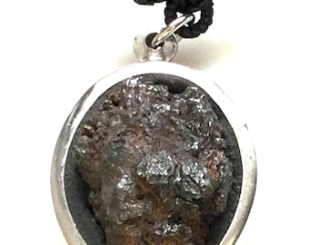 ウムクルム山産の大きな虹色のレクライ石の魔法のペンダント / 強力な