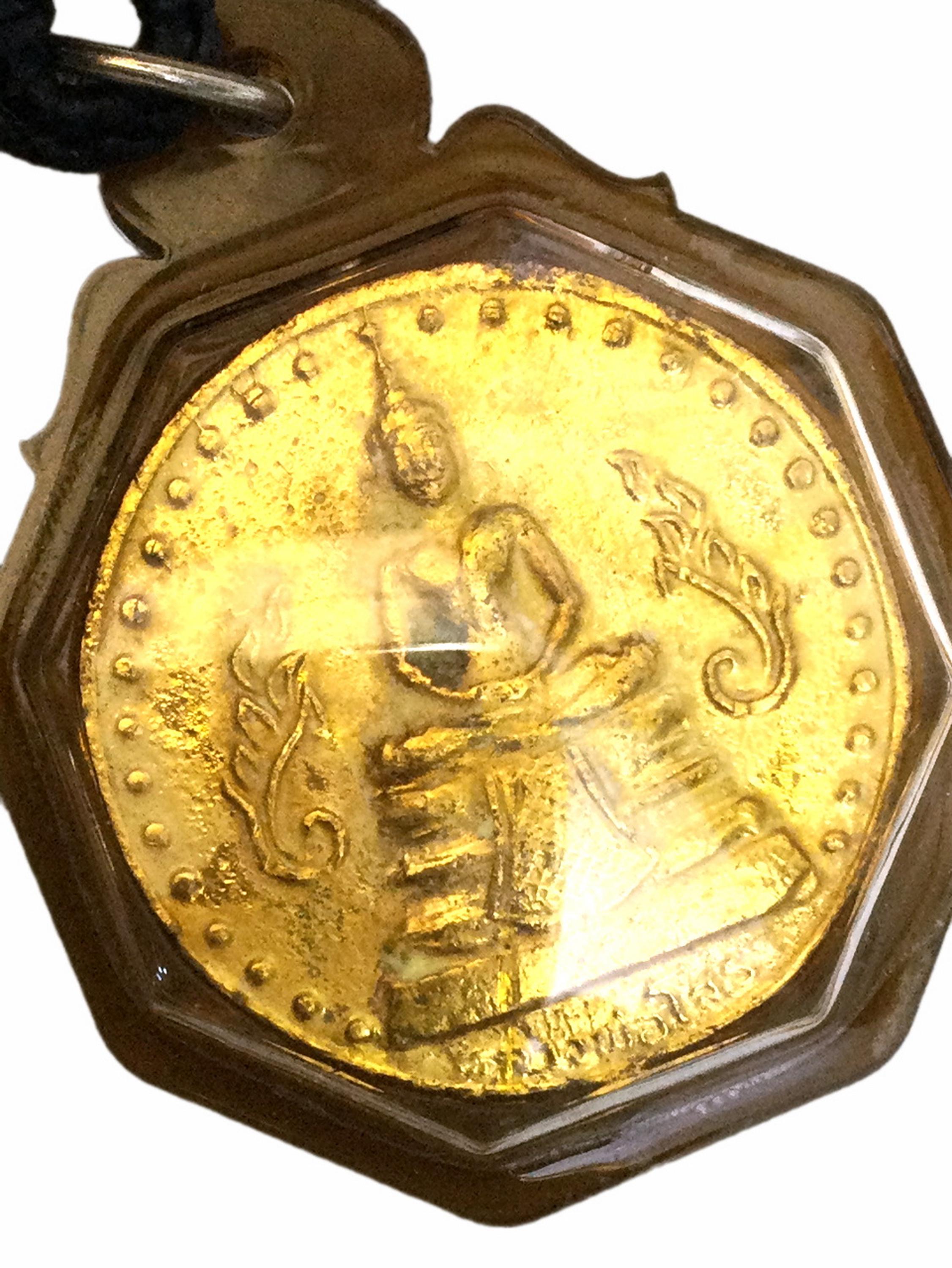 金色のラーマ5世とL・P・ソートーン王のお守り：タイ仏教の幸運の