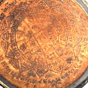 Amuleto Yantra Mágico Raro de Latón: Colgante de Buena Suerte Budista Tailandés
