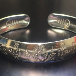 Sacred Stainless LP Koon Montra Bracelet / Lucky Life Protective Talisman / Rich and Wealth / Charming Thai Buddha Amulet / Very Nice Gift