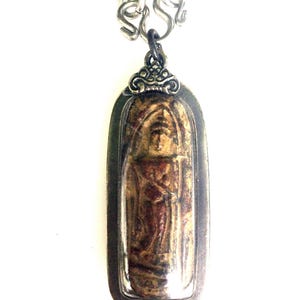 Bardzo stary, rzadki wisiorek Phra Pang Lila, świątynia Kru-Kao / talizman szczęścia i bogactwa / błogosławiony święty tajski amulet Buddy / ładny prezent