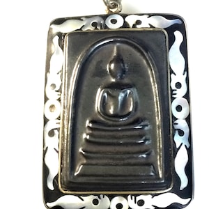 Phra Somdet Paya Leklai Stone Pearl Case Magic Pendant / Top Protective Talisman / Good Luck Life Thai Buddha Amulet / Nice Gift / Rare Item