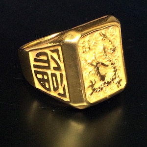 Anel de dragão dourado sagrado 18K com letra mágica / Poderoso talismã sagrado protetor da sorte / Amuleto de Buda tailandês da sorte e charme / Belo presente