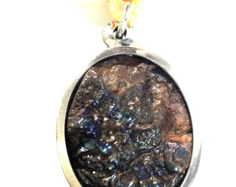 ウムクルム山産の大きな虹色のレクライ石の魔法のペンダント / 強力な