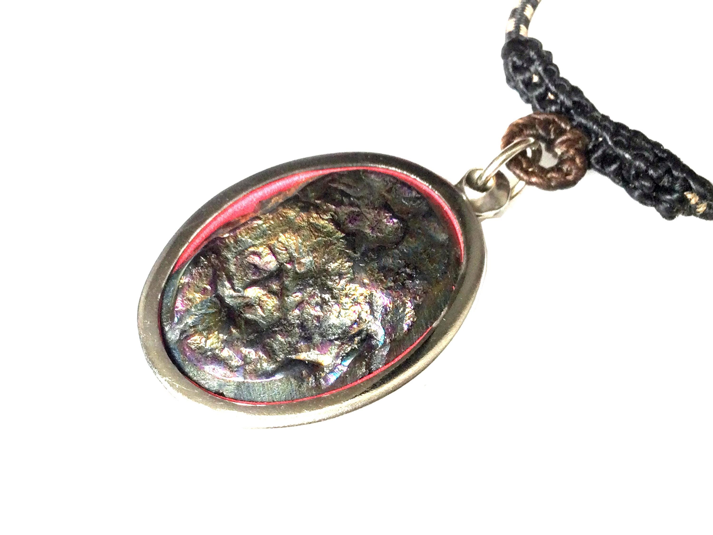 希少な7色のレインボーレクライストーン/強力な神聖なペンダント/タイ