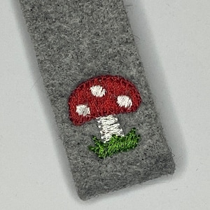 Schlüsselanhänger, Filz, Glückspilz, Geschenk, Anhänger, Fliegenpilz, Glück, Schlüsselband, gestickt, personalisierbar