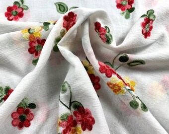 HILCO Voile / lightly crashed embroidered weave Calantha white with flowers