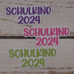 Schriftzug Schulkind 2024 57 Farben, 8 Neonfarben, Schwarz, Weiß Aufnäher Stickaufnäher Applikation Bild 1