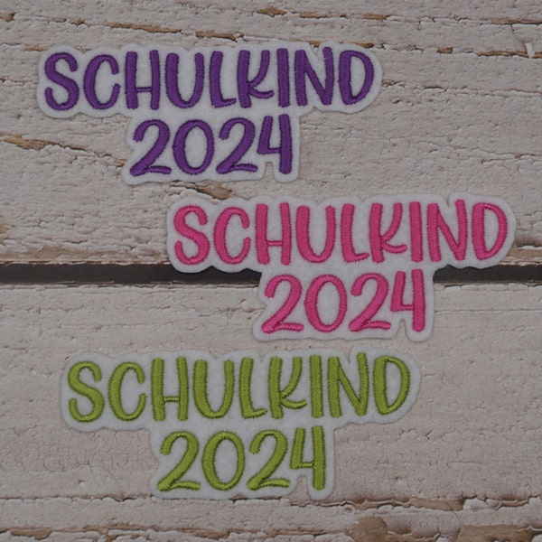 Schriftzug Schulkind 2024 (57 Farben, 8 Neonfarben, Schwarz, Weiß) Aufnäher Stickaufnäher Applikation