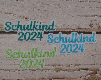 Schriftzug Schulkind 2024 (57 Farben + Schwarz zur Auswahl) Aufnäher Stickaufnäher Applikation