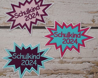 Bubble Button Schulkind 2024 3 Größen 2 Variationen Stoff Garn wählbar auf weißem Filz, Applikation Aufnäher Schultüte