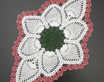 46 x 31 cm, Hand gehäkeltes Häkeldeckchen, Häkeldeckchen in rot, weiß, grün, Ananas, Weihnachten, Oval, Tischläufer, ogrc, #1157