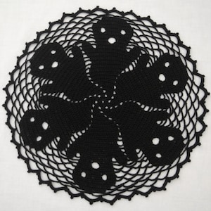 33 cm, 13 inch, Black, Halloween, Ghost, Gotic, Autumn, Fall, Hand Crochet Doily, ogrc, 1145