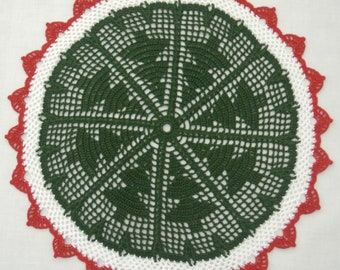 37 cm, 14.6“, Red White Green, Winter, Christmas, Tree, Noel, Yule, Holiday, Hand Crochet Doily, Farmhouse Decor, ogrc, 381