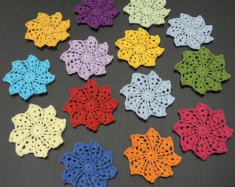 Set von 14 Stück, 7 - 8 cm großen gehäkelten Schneeflocken / Mini Deckchen / Untersetzer / Baumschmuck, #660, #708