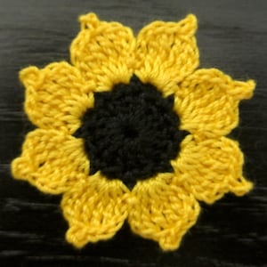 Set von 12 Stück, 5 cm, kleine handgehäkelte Blumen (Applikation, Verzierung), Sonnenblume, ogrc, #535