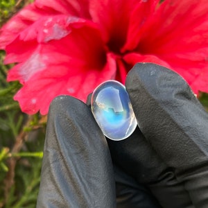 7.9CT, 14x10x7.8MM, Flashy Rainbow moonstone,AAA quality,Oval shaped Rainbow Moonstone Cabochon, Loose moonstone gemstone for jewelry