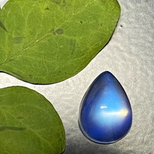 8.9CT, 15.4x11.8x7.5MM, Flashy Rainbow moonstone,AAA quality,Pear shaped Rainbow Moonstone Cabochon, Loose moonstone gemstone for jewelry