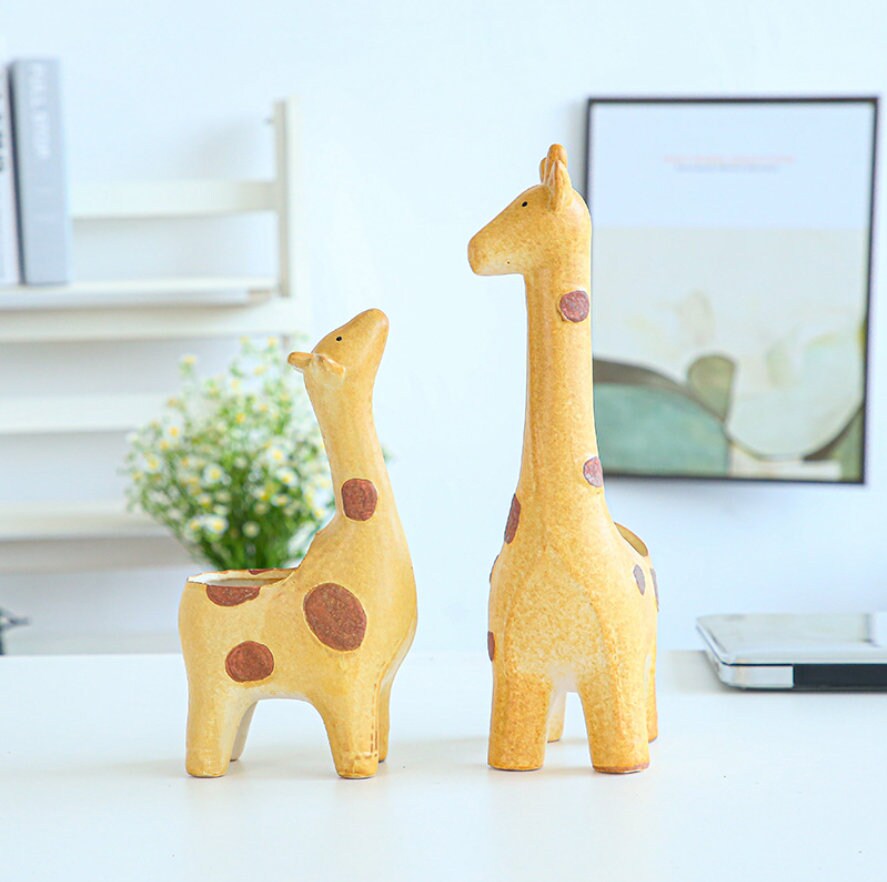 GeLive Giraffe Pot Succulent Planter Tabletop Decorative Plant Pot White Ceramic Kitty Ornament Animal Flower Pot Decor Vase Giraffe Planter GeLive Giraffe Pot Succulent Planter Tabletop Decorative Plant Pot White Ceramic Kitty Ornament Animal Flower Pot Decor Vase Giraffe Planter