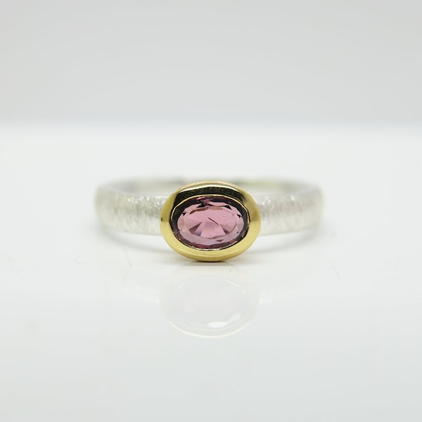 Edler Silberring mit Rhodolith in dunklem Pink, Verlobungsring, Vorsteckring Goldfassung 18k vergoldet