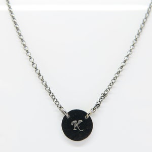 Silberkette Black Punkt Buchstabe minimalistisch zarte Kette & Plättchenanhänger individuell 925 Silber schwarz Bild 1