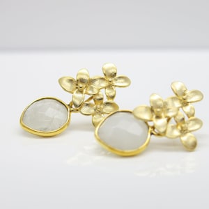 Romance Flower... Studearrings with noble chalcedony image 1