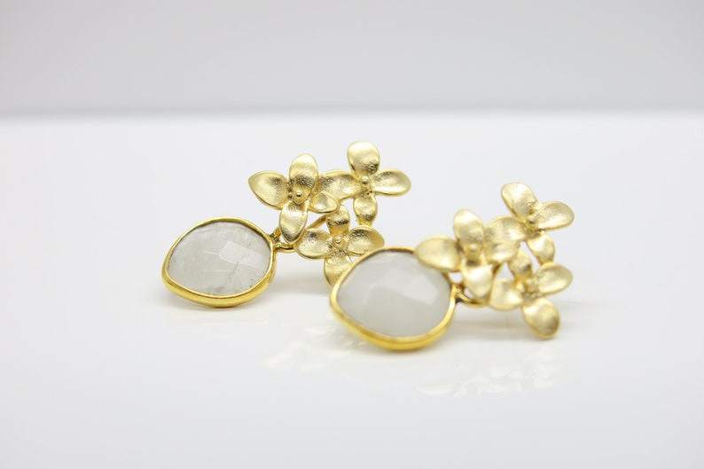 Romance Flower... Studearrings with noble chalcedony image 1