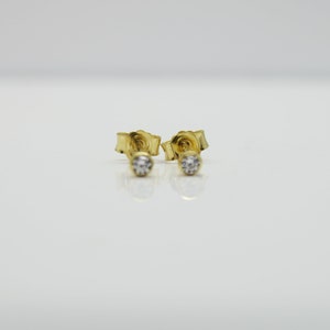 Gold Ohrstecker 8k zarte Zirkonia Ohrstecker 333er Gold minimalistisch diamant Bild 8