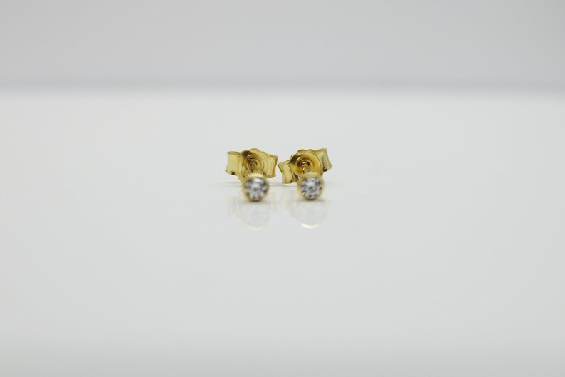 Gold Ohrstecker 8k zarte Zirkonia Ohrstecker 333er Gold minimalistisch diamant Bild 8