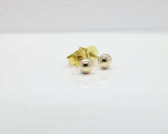 Pebbles point:-) shiny gold studs 333Gold